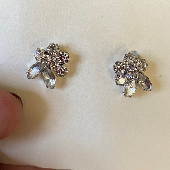 Wedding Crystal Clear Earrings, Stud Earrings, Bridal Small Cluster Earrings - Picture 2 of 8